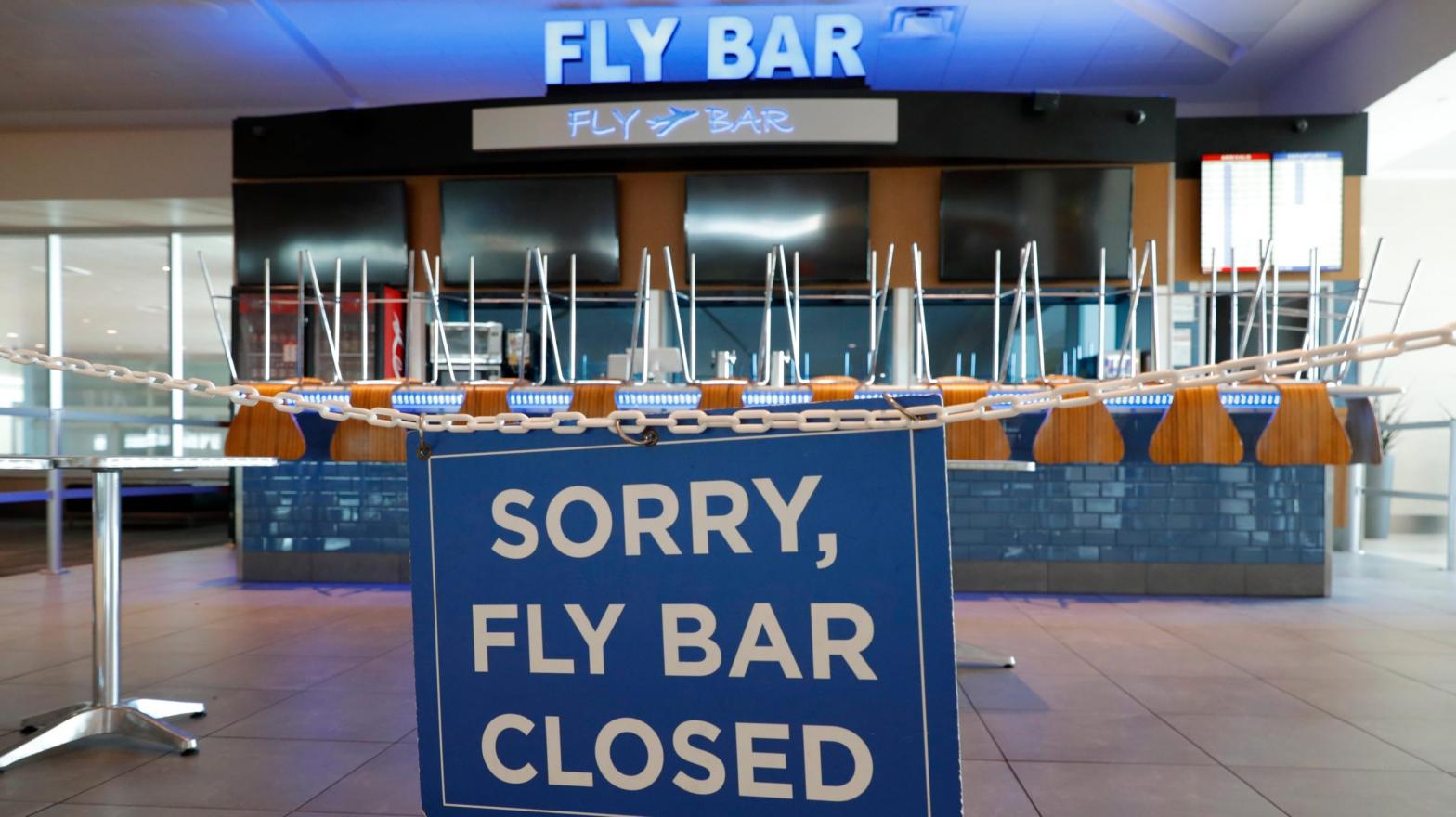 A sign informing passengers that the Fly Bar at Dallas's Love Field Airport is closed in June 2020; used here as stock photo. (Photo: Tony Gutierrez, AP)