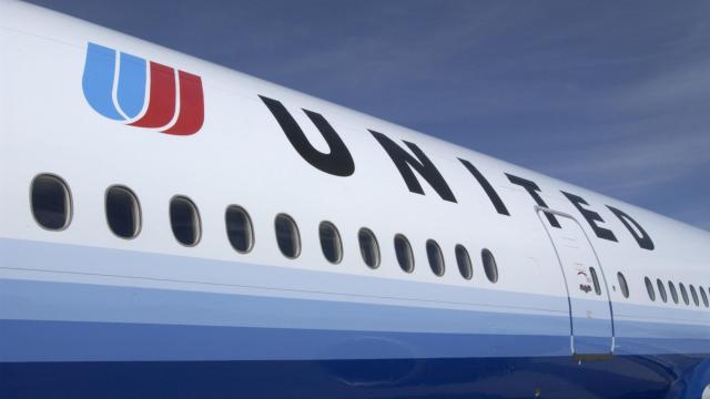 United Is the First Major U.S. Airline Requiring Vaccines for All Employees