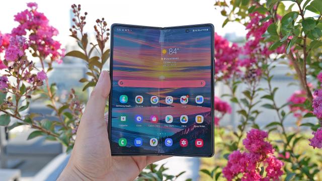 Life With a Foldable Phone Is a Game-Changer With One Terrible Downside