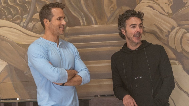Ryan Reynolds with director Shawn Levy. (Photo: 20th Century Studios)