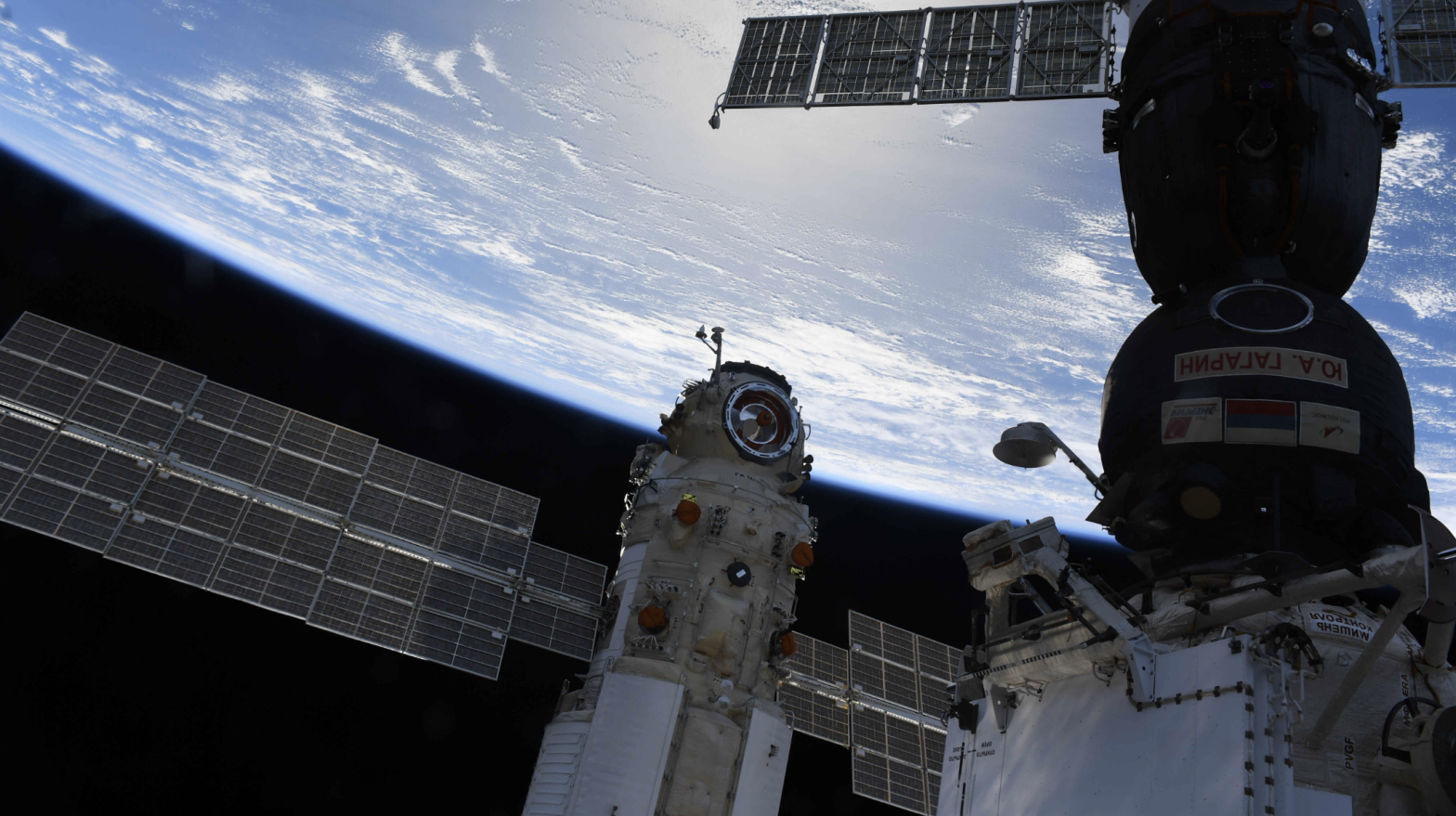 The Nauka module next to a Soyuz spacecraft.  (Image: Roscosmos)