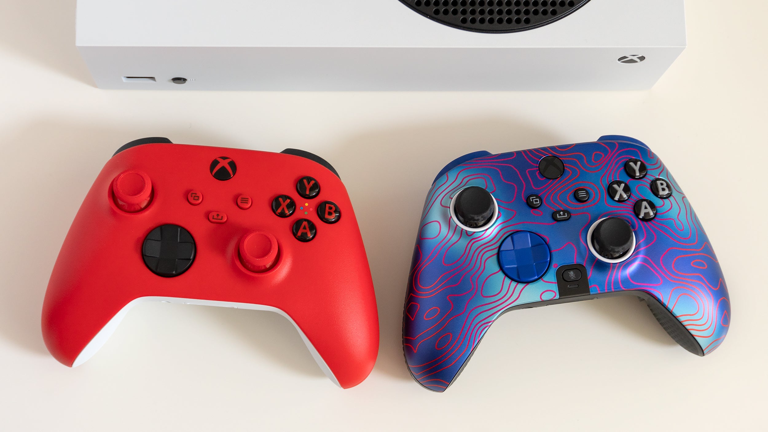 Compared to the OEM Microsoft Xbox Series X|S controller, Scuf hasn't completely reinvented the wheel, but made some very useful improvements. (Photo: Andrew Liszewski - Gizmodo)