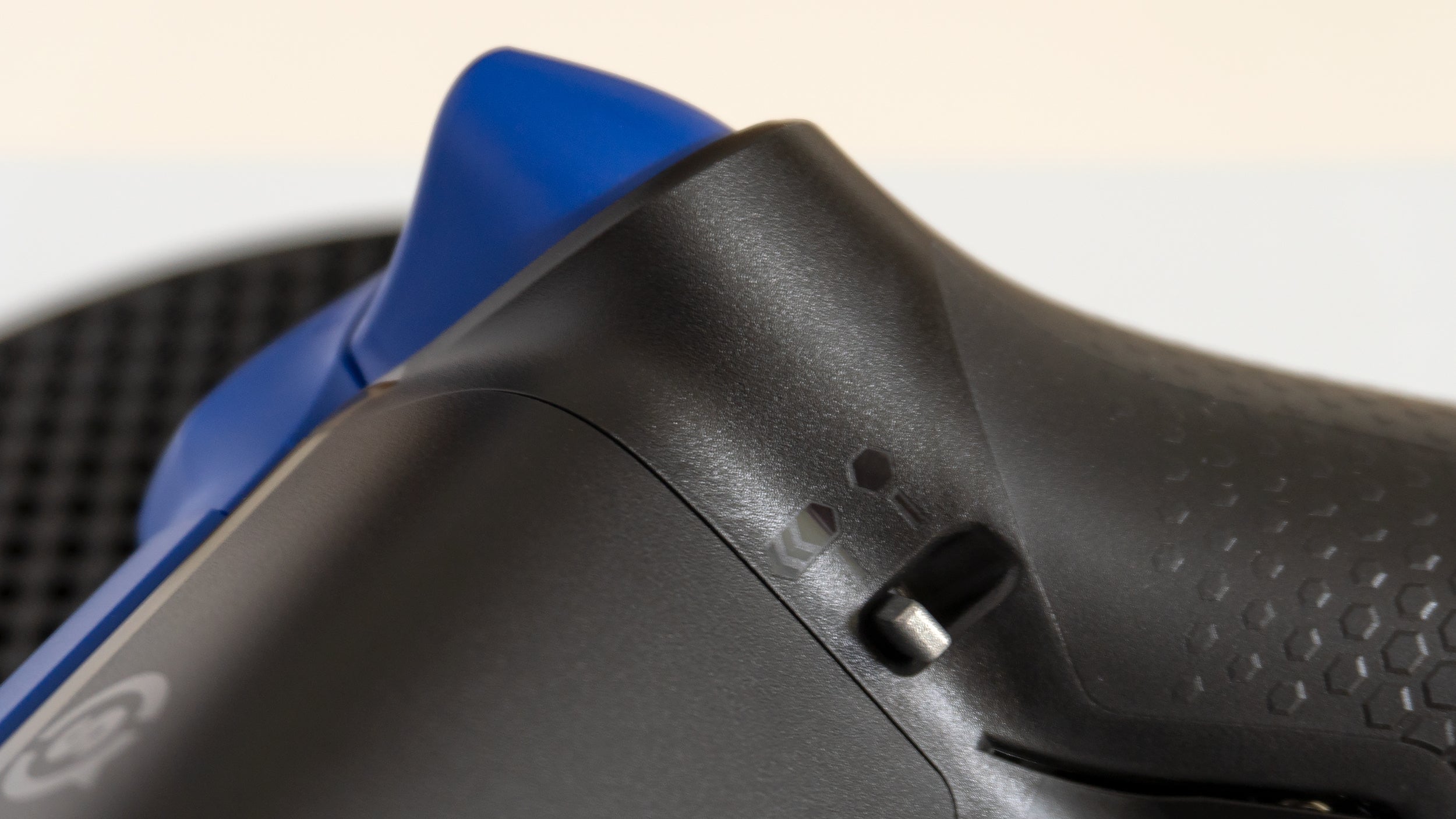 On the Instinct Pro the buttons that limit the travel of the shoulder triggers have been redesigned so they completely limit the trigger's travel, making it feel more like an action button instead. (Photo: Andrew Liszewski - Gizmodo)