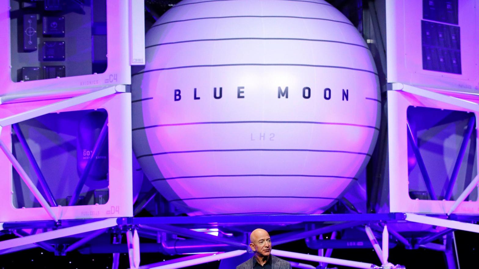 Jeff Bezos in front of a mock-up of Blue Origin's  lunar lander, May 9, 2019. (Image: Patrick Semansky, AP)