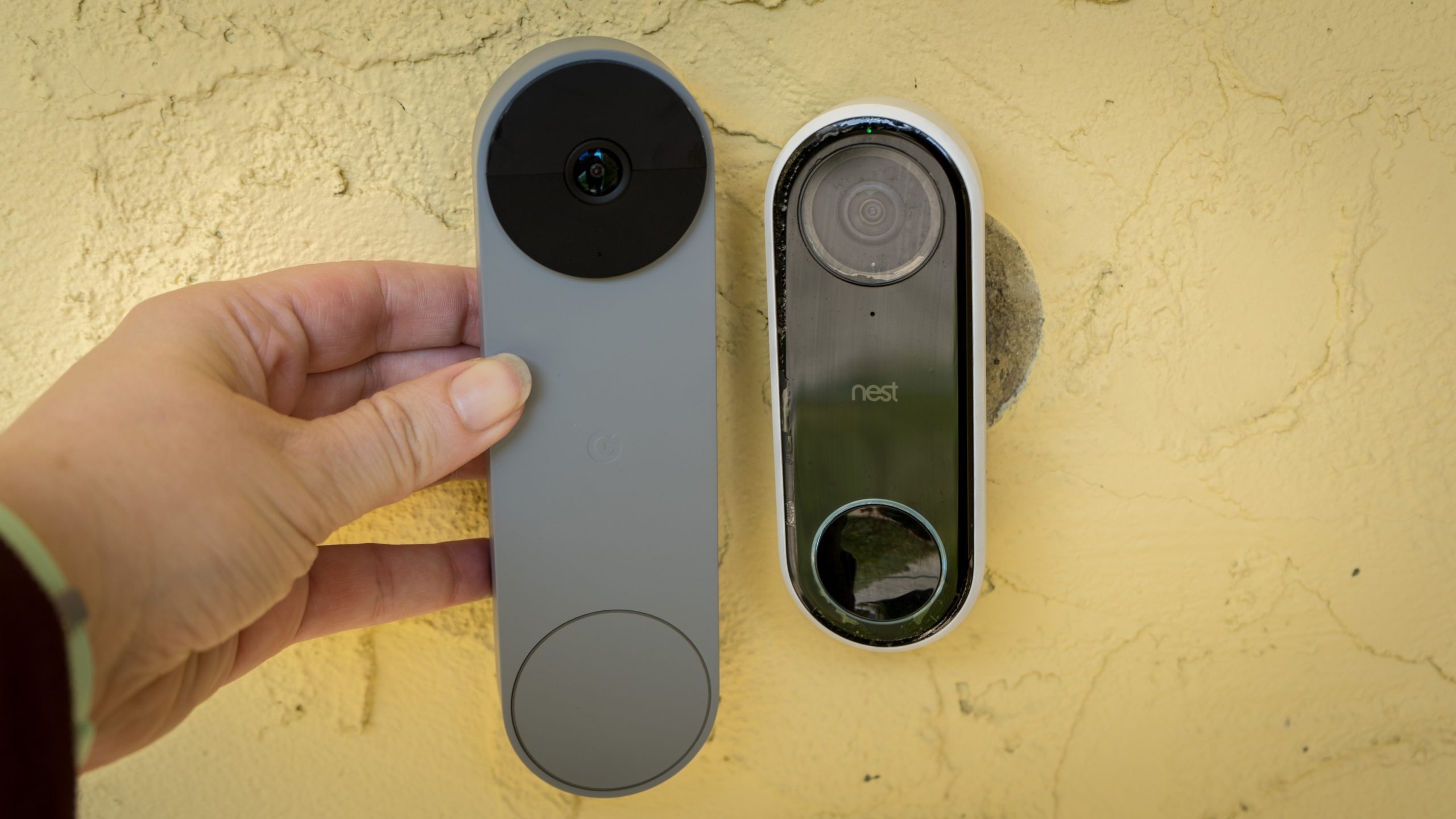 The second-gen Nest Doorbell camera is significantly larger than the first-generation Nest Doorbell camera. (Photo: Florence Ion / Gizmodo)