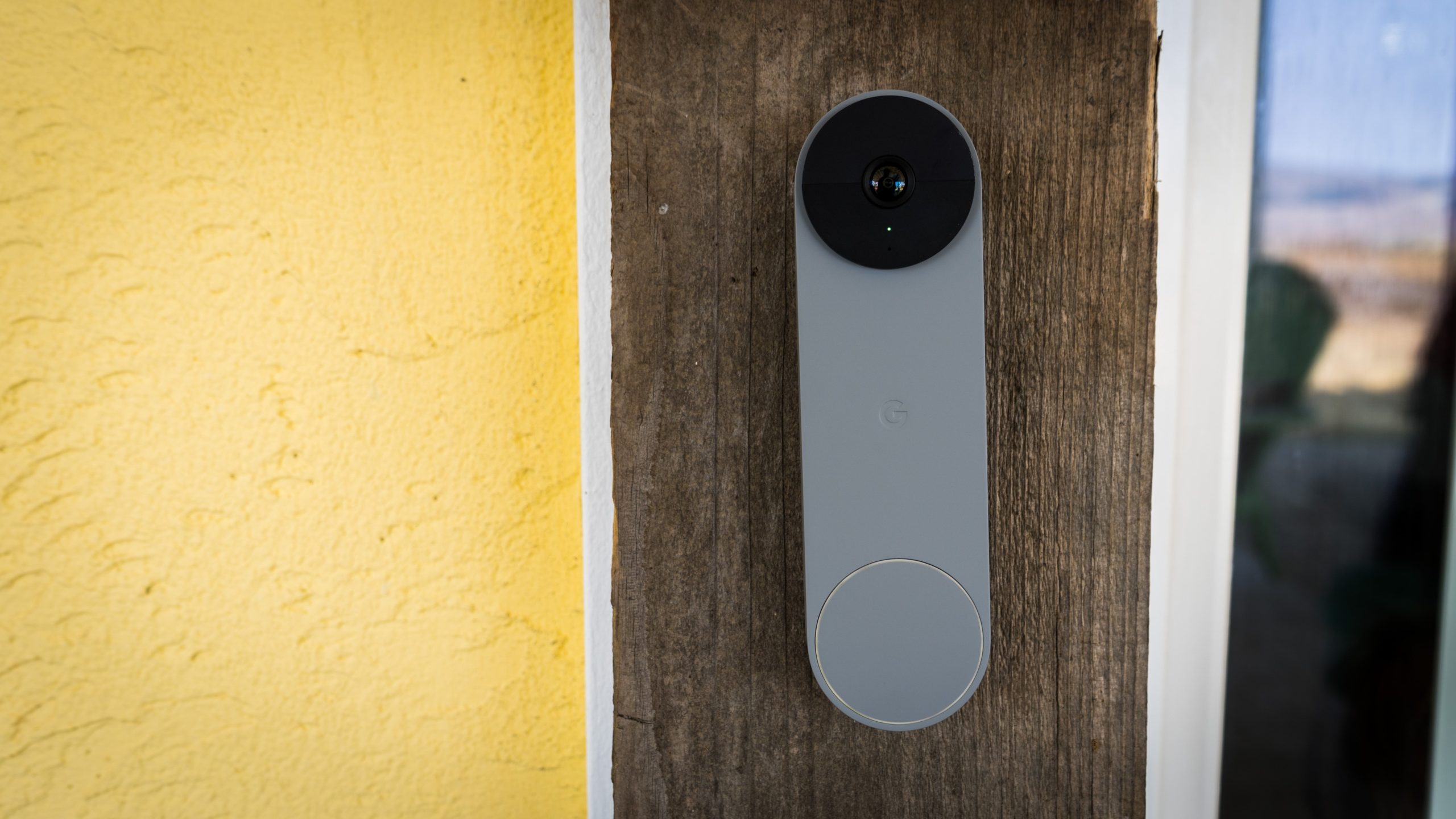You do not need to hardwire the battery-powered Nest Doorbell. (Photo: Florence Ion / Gizmodo)
