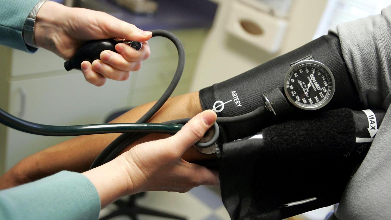A doctor taking a patient's blood pressure measurement.  (Photo: Joe Raedle, Getty Images)