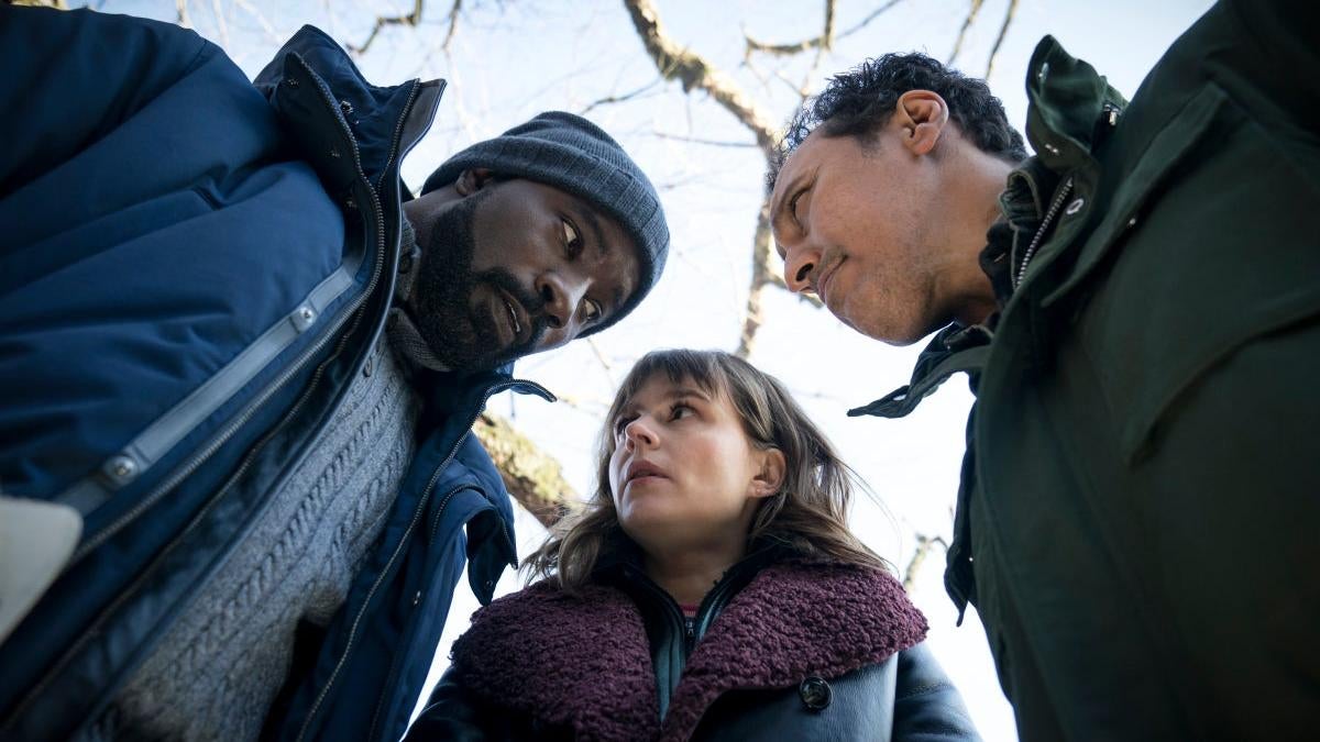 David (Mike Colter), Kristen (Katja Herbers), and Ben (Aasif Mandvi) put their heads together on Evil. (Photo: Paramount+)