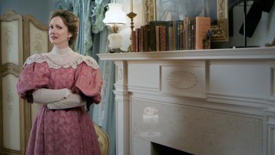 ‘Judy Greer, Snooty Ghost’ Has Already Sold Us on Lady of the Manor