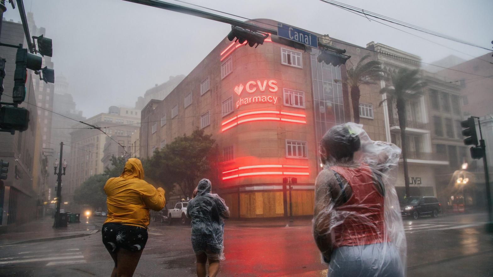 A group of people cross an intersection during Hurricane Ida on August 29, 2021 in New Orleans, Louisiana. (Photo: Brandon Bell, Getty Images)