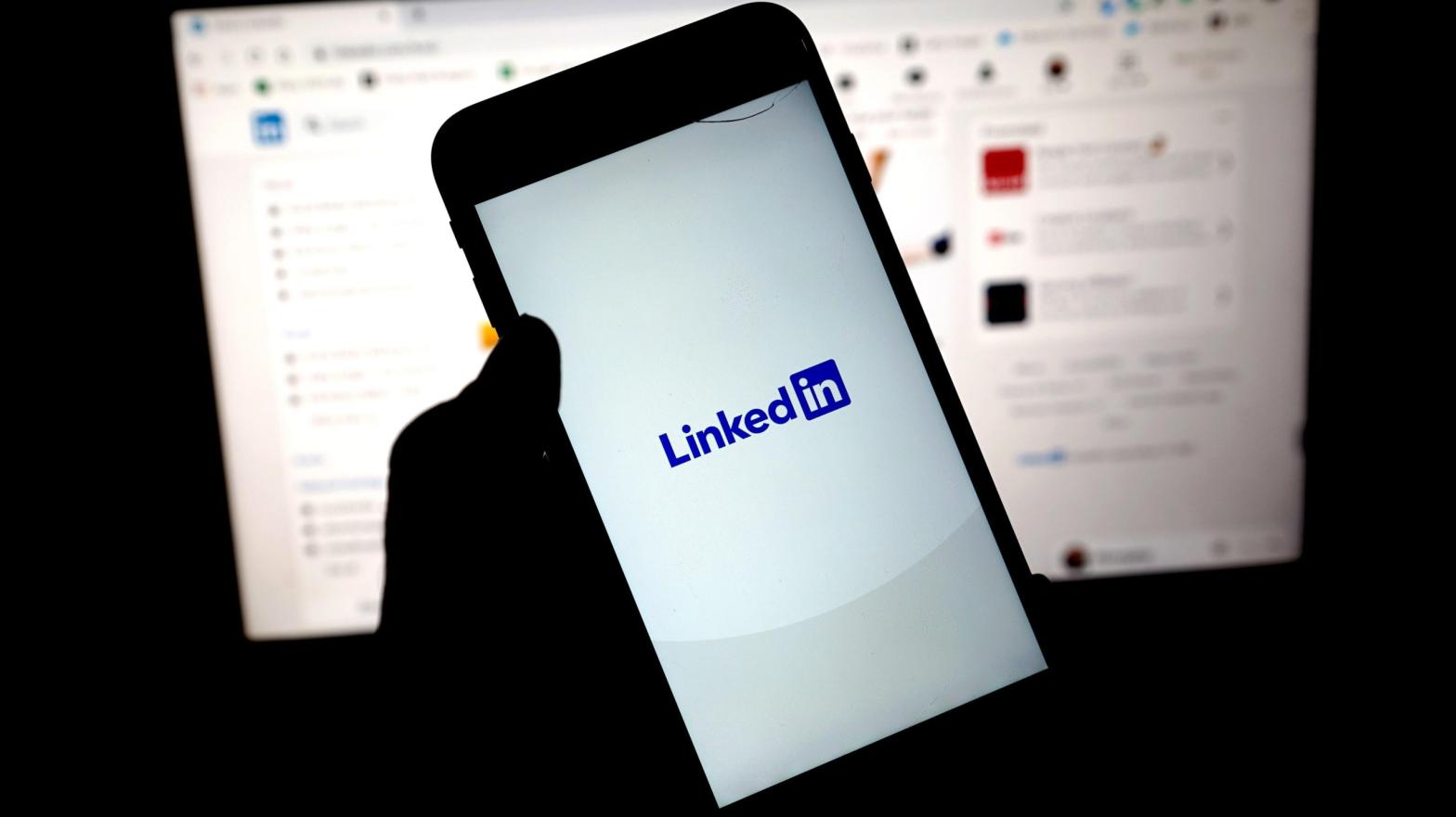 The LinkedIn app running on a smartphone in January 2021. (Photo: Edward Smith, Getty Images)