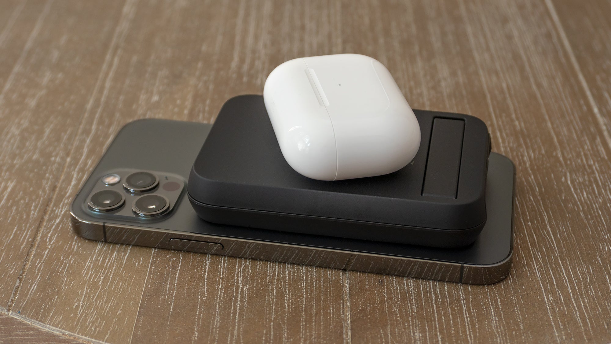 The Zens Magnetic Dual Powerbank with stand actually offers wireless charging on both sides (only one side is MagSafe-compatible) so you can wirelessly charge your phone and a second device at the same time. (Photo: Andrew Liszewski - Gizmodo)
