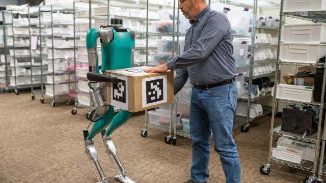 This Fleet of Robot Workers Can Lift Heavy Boxes but Still Can’t Write a Blog