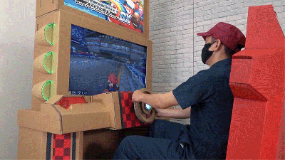 A Cardboard Mario Kart Arcade Cabinet Is the Ultimate Nintendo Labo Project