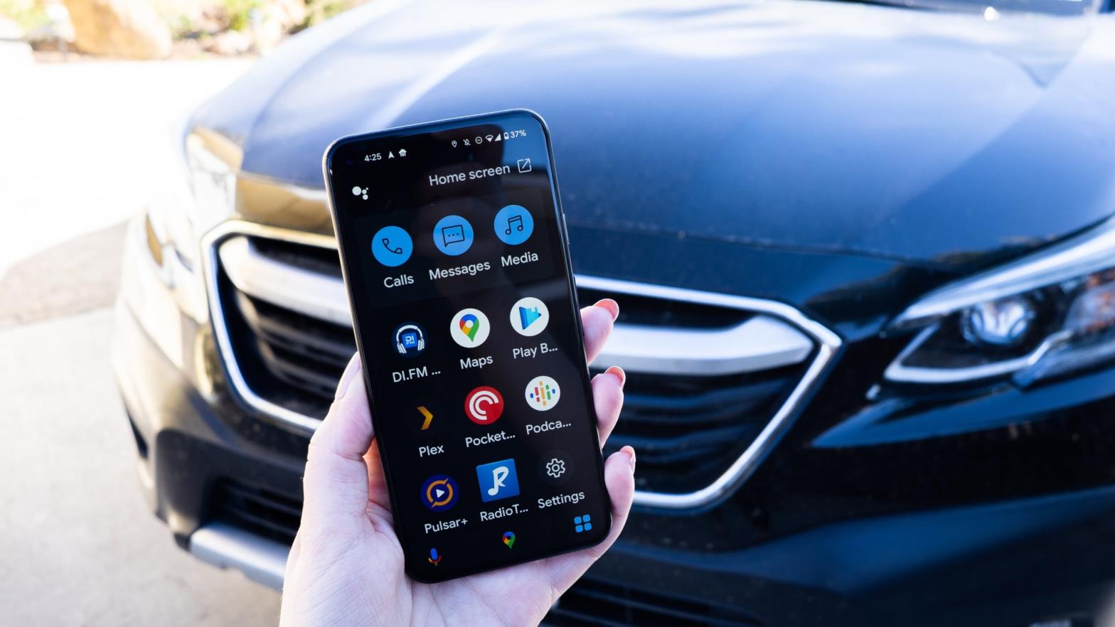 The new Assistant Driving Mode can help you get places without touching the screen while behind the wheel.  (Photo: Florence Ion / Gizmodo)
