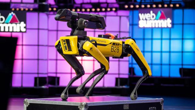 The Boston Dynamics Robot Can Now Take Itself For A Walk