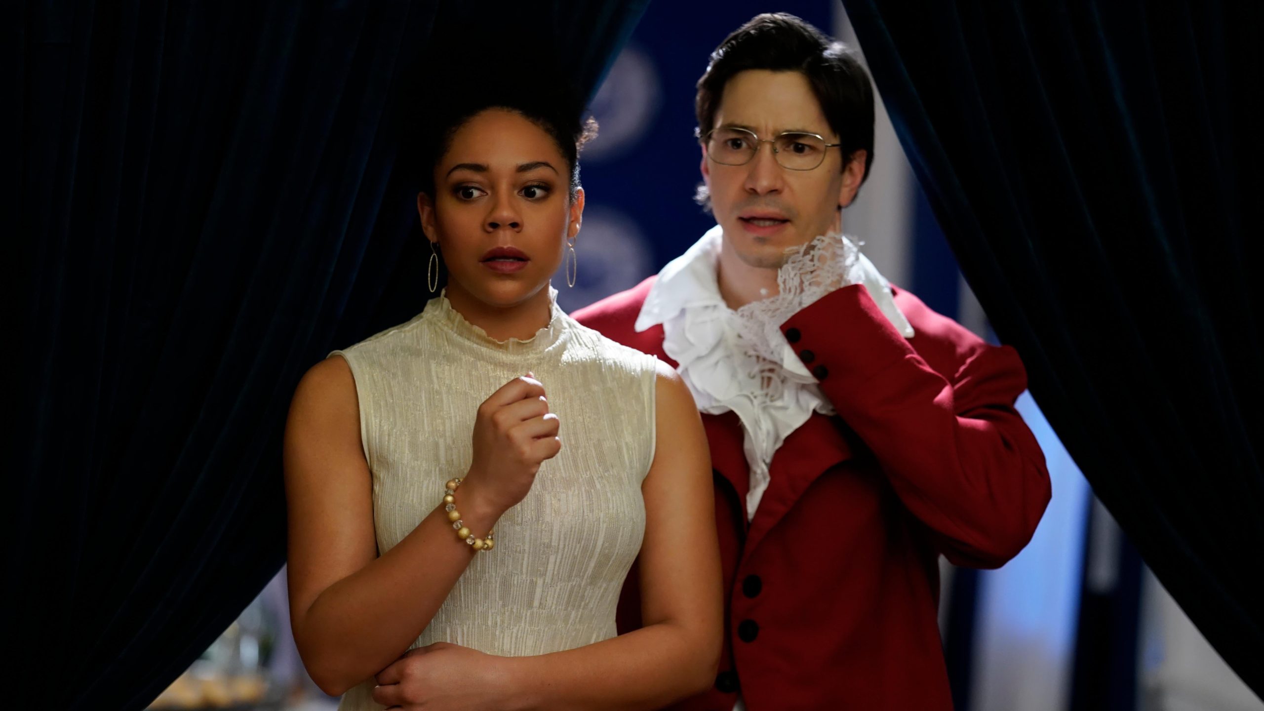 Nia (Tamara Austin) and Max (Justin Long) in yet another photo of characters from this movie looking aghast. (Image: Lionsgate)