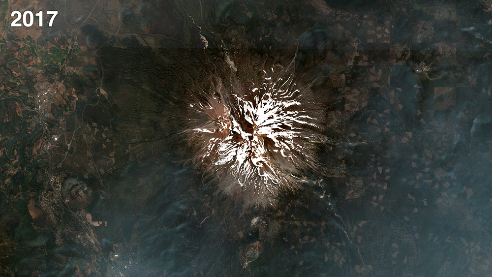 Timelapse showing snow and ice on Mount Shasta from 2017 to 2021.  (Gif: Sentinel Hub)