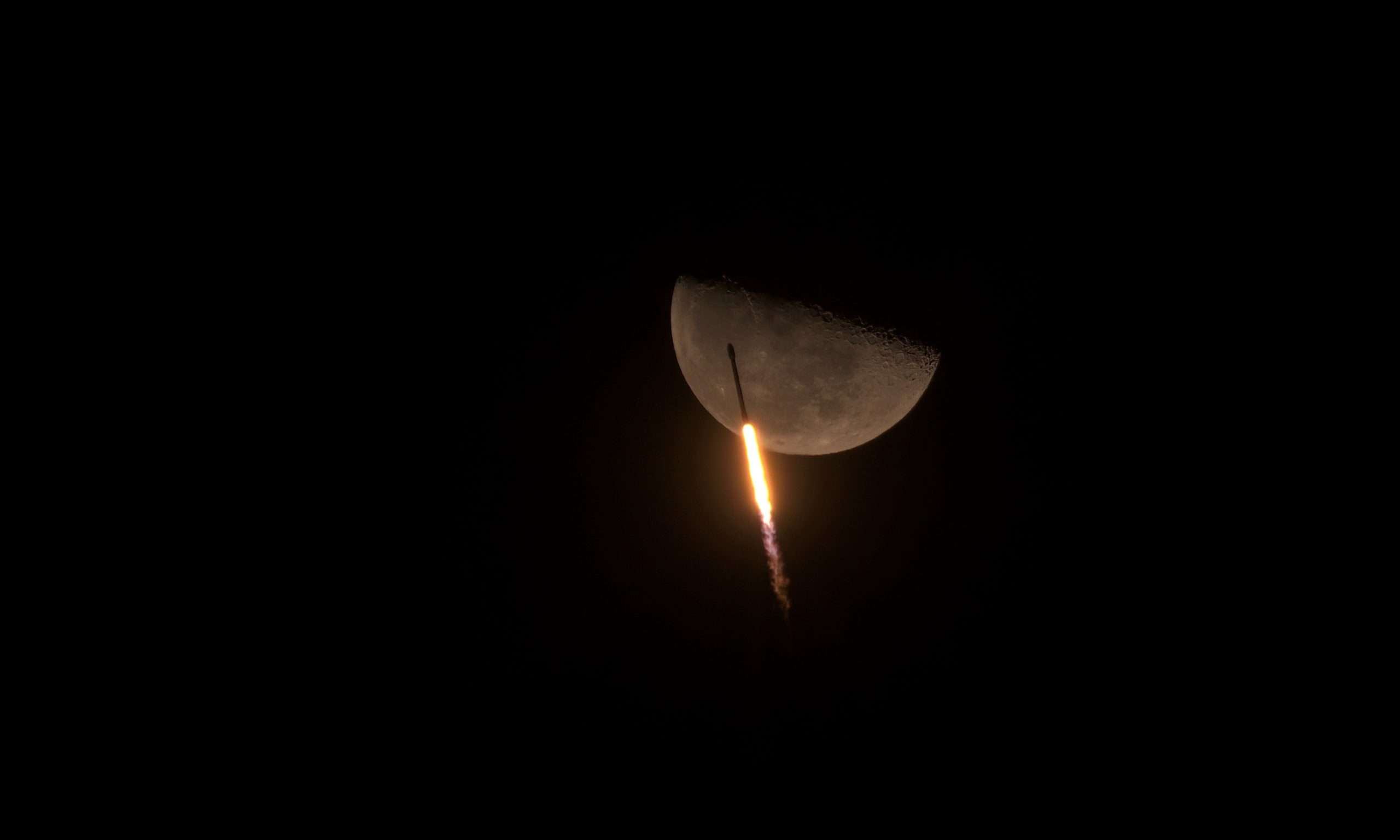 The Falcon 9 rocket launching across the moon in February 2021. (Photo: Paul Eckhardt)