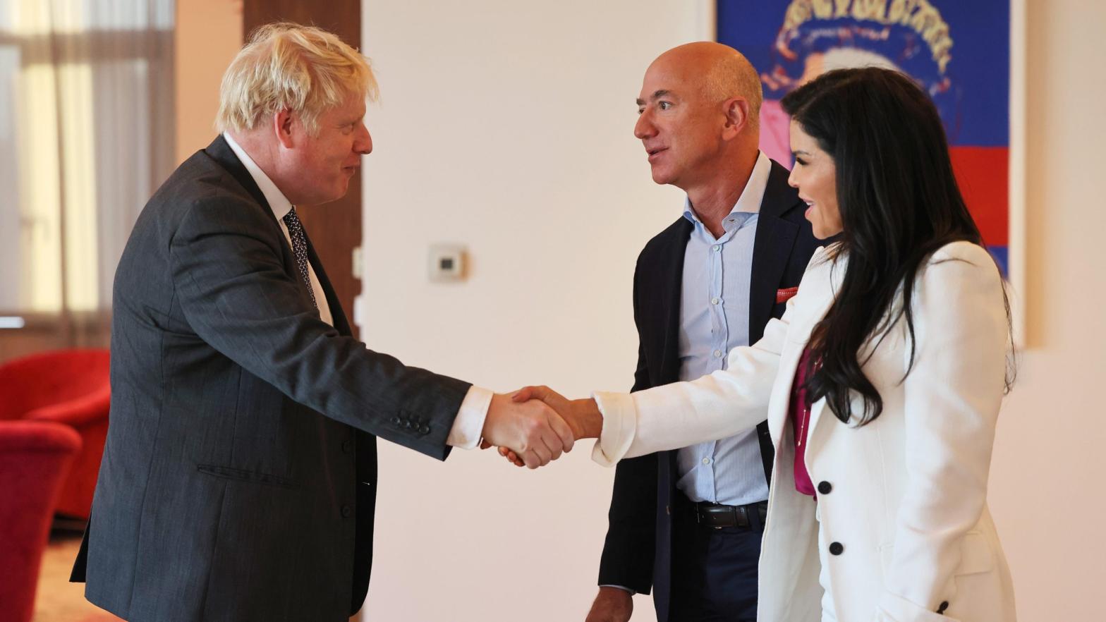 British Prime Minister Boris Johnson greets Amazon founder Jeff Bezos and his girlfriend, Lauren Sanchez, at the UK diplomatic residence on September 20, 2021 in New York City.  (Photo: Michael M. Santiago, Getty Images)