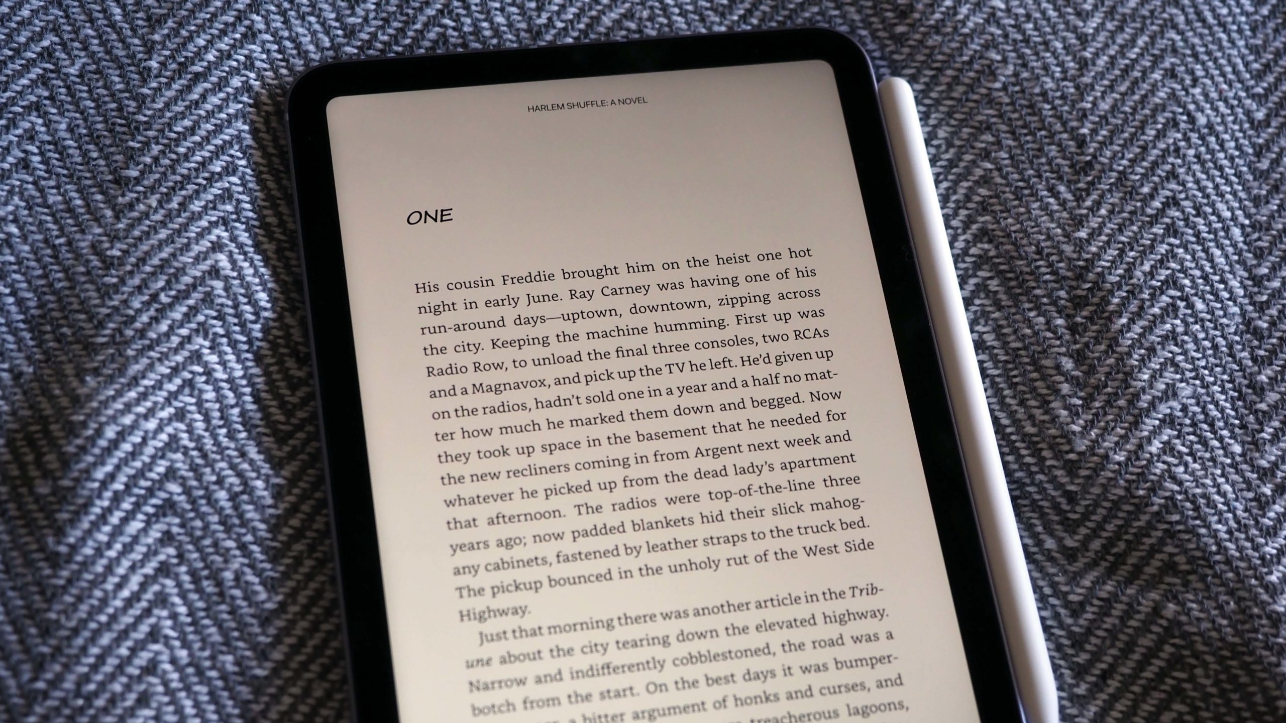 This is the best iPad for books. (Photo: Caitlin McGarry/Gizmodo)