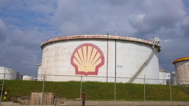 Shell’s Big Sale of Texas Oil and Gas Holdings Is a Climate Bait-and-Switch