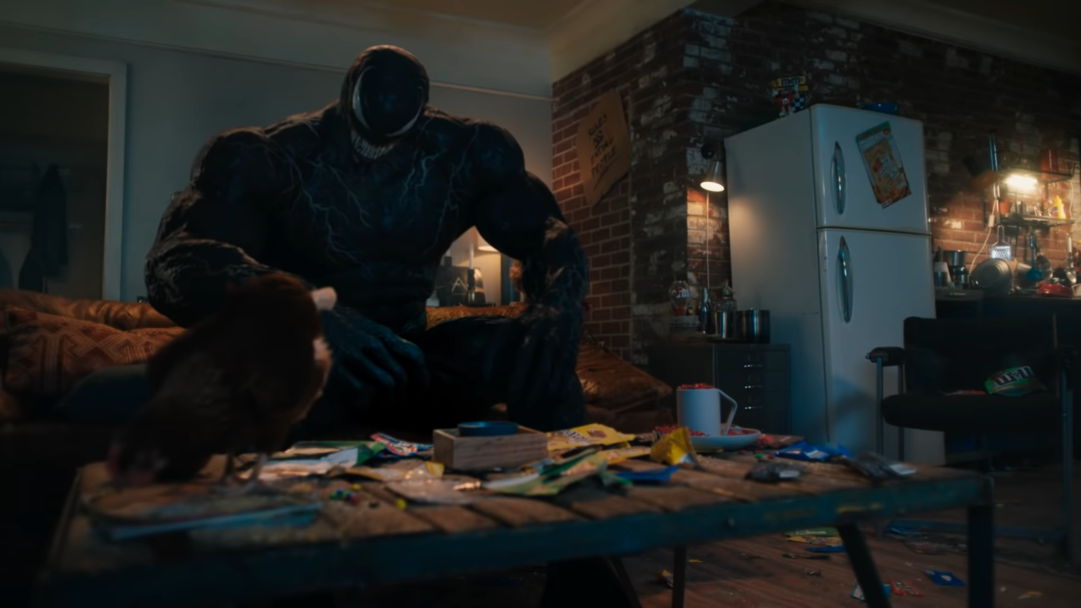 Totally normal, just Venom and a chicken. (Screenshot: Sony Pictures)
