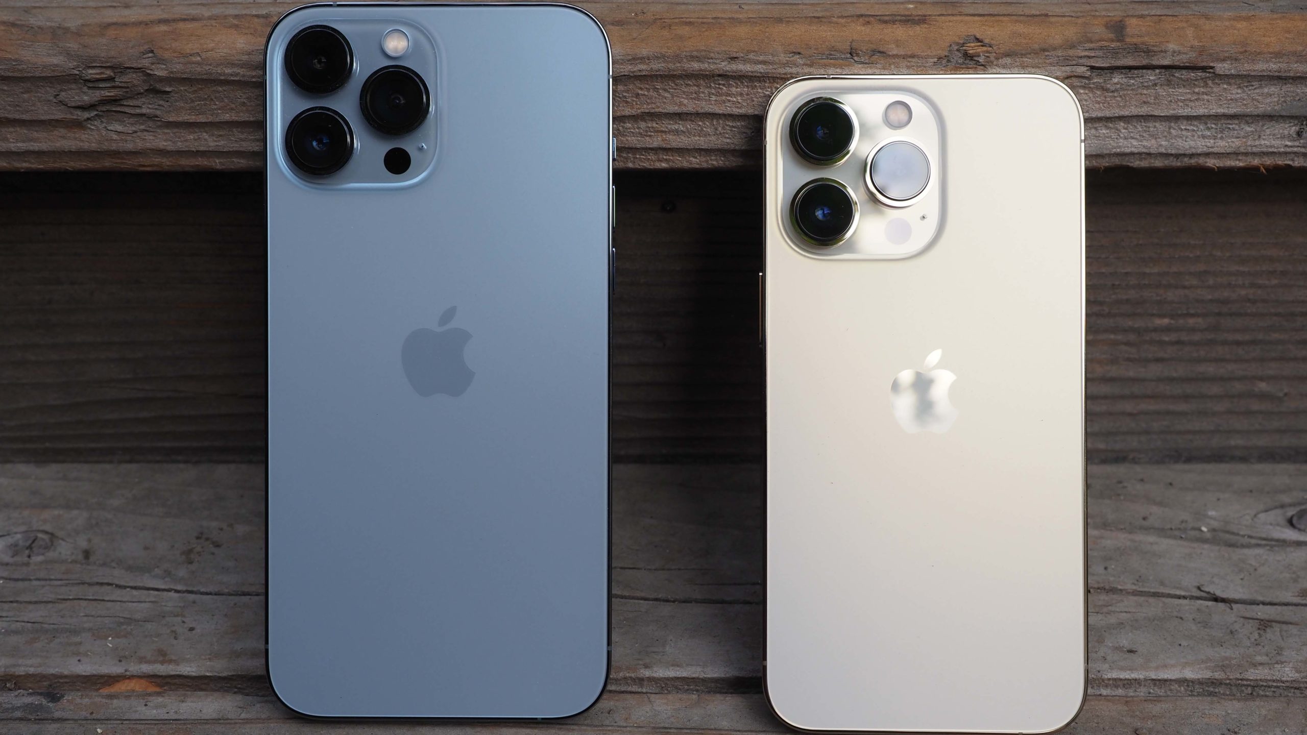 The iPhone 13 Pro and Pro Max run on the new A15 Bionic processor and are 5G-enabled. (Photo: Caitlin McGarry/Gizmodo)