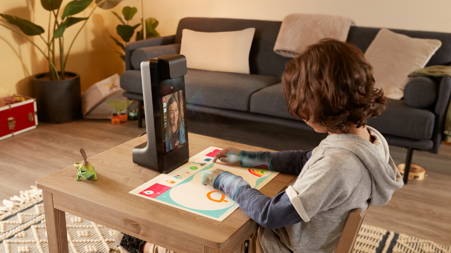 Amazon Glow lets kids interact with their faves in real-time.  (Image: Amazon)