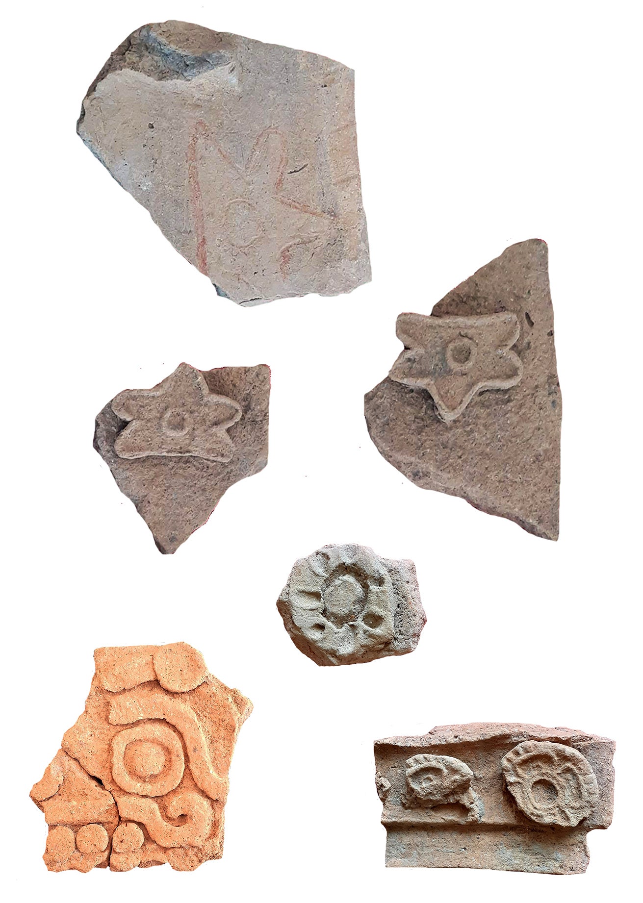 Teotihuacan-style incense burner fragments found at the front platform of the citadel.  (Image: E. Román/PACUNAM/Antiquity)