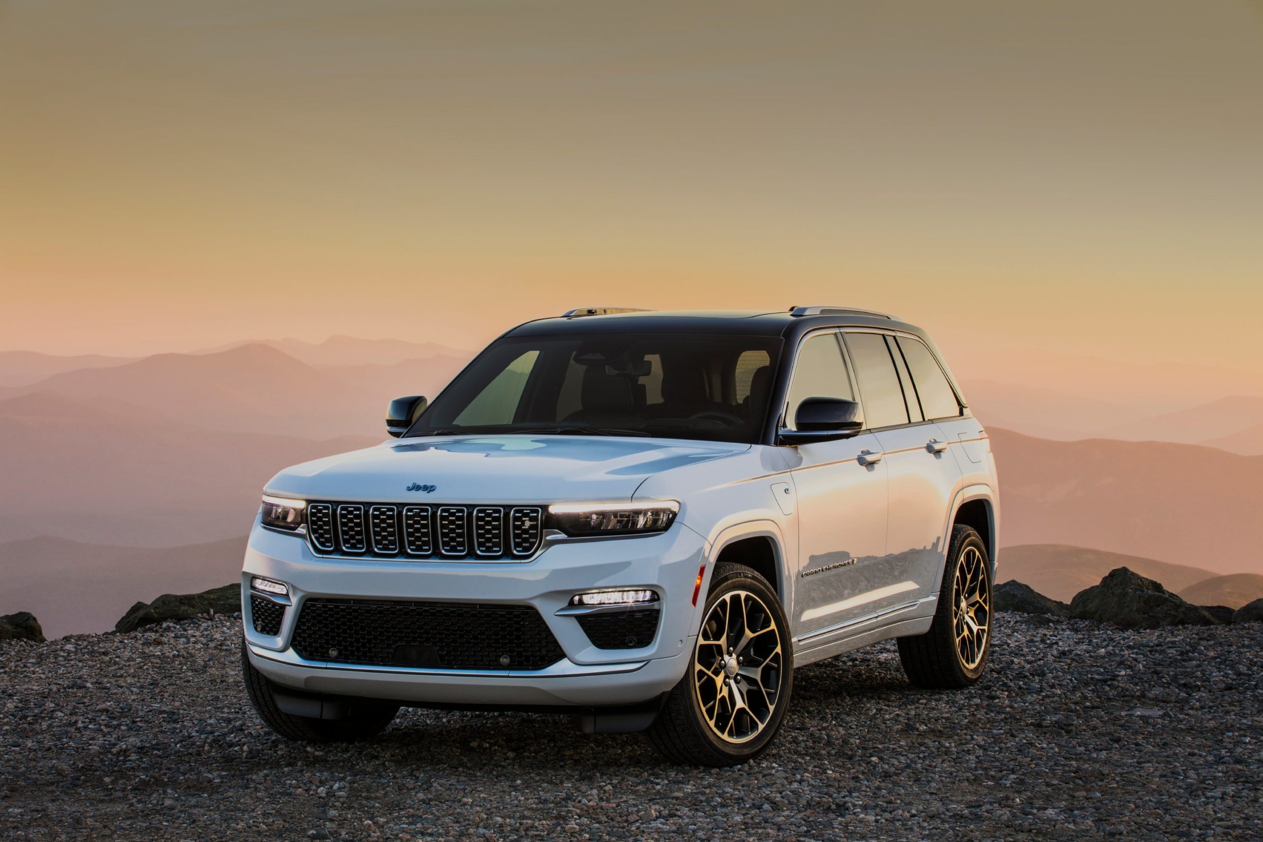The 2022 Jeep Grand Cherokee Gets A Hybrid Powertrain