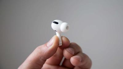 AirPods Pro and AirPods Max Get a Handy FindMy Update