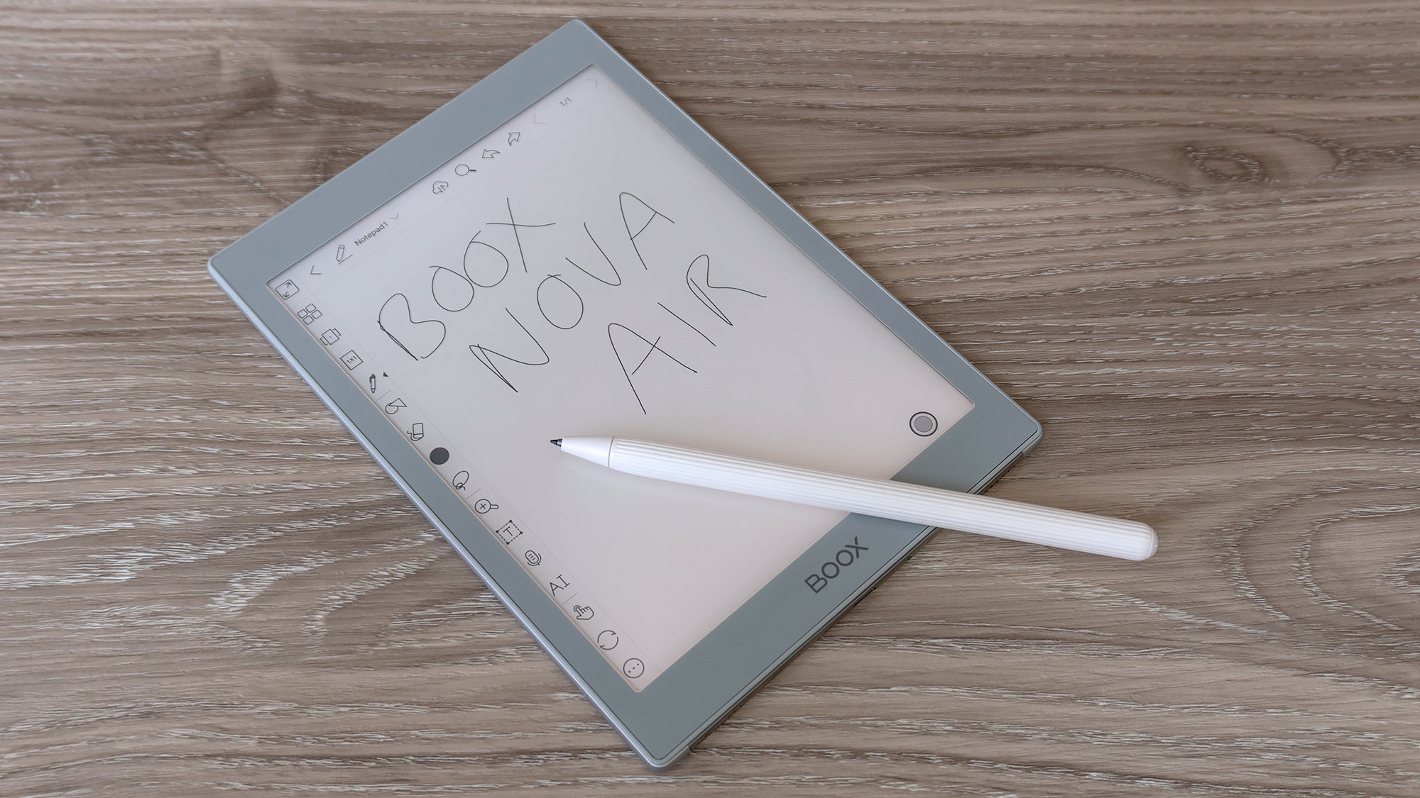 The writing experience on the Nova Air is almost as good as the reMarkable tablets offer, and a textured screen protector provides an authentic pen on paper feel as you write. (Photo: Andrew Liszewski - Gizmodo)