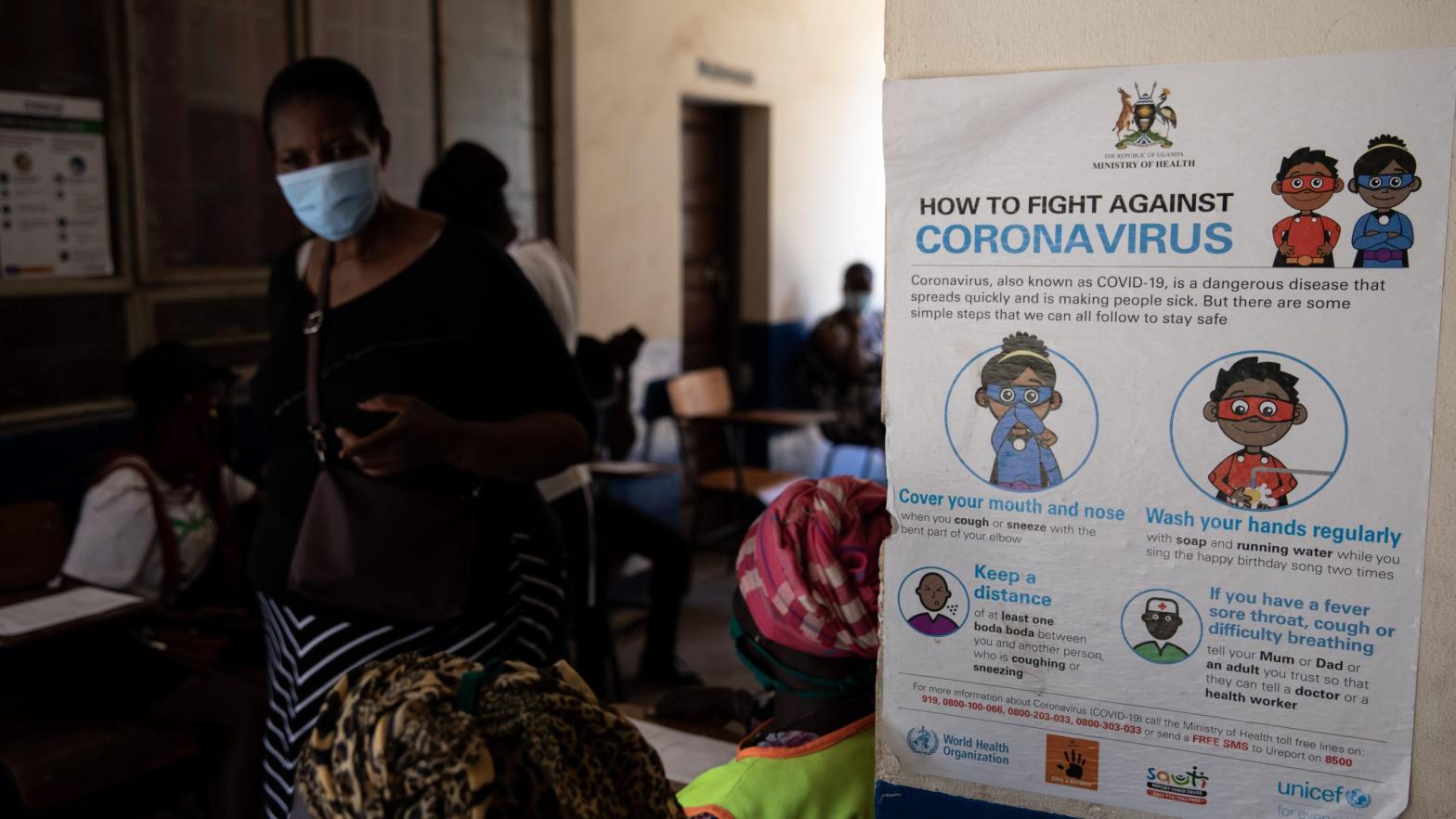 Patients line up prior to being vaccinated against covid-19 on September 29, 2021 in Kampala, Uganda.  (Photo: Luke Dray, Getty Images)