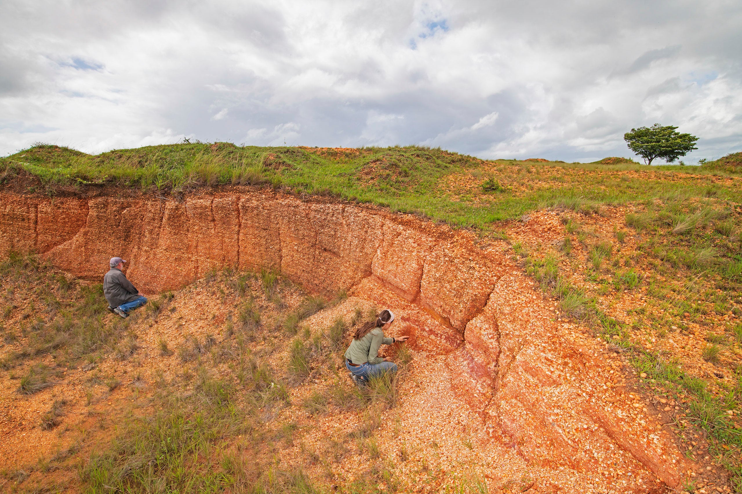 Researchers Exequiel Ezcurra (UC Riverside) and Paula Ezcurra (Climate Science Alliance) explore the exposed quarries in the lands surrounding the San Pedro Mártir River in Tabasco, Mexico, to better understand the geologic history of this region. (Photo: Octavia Aburto)