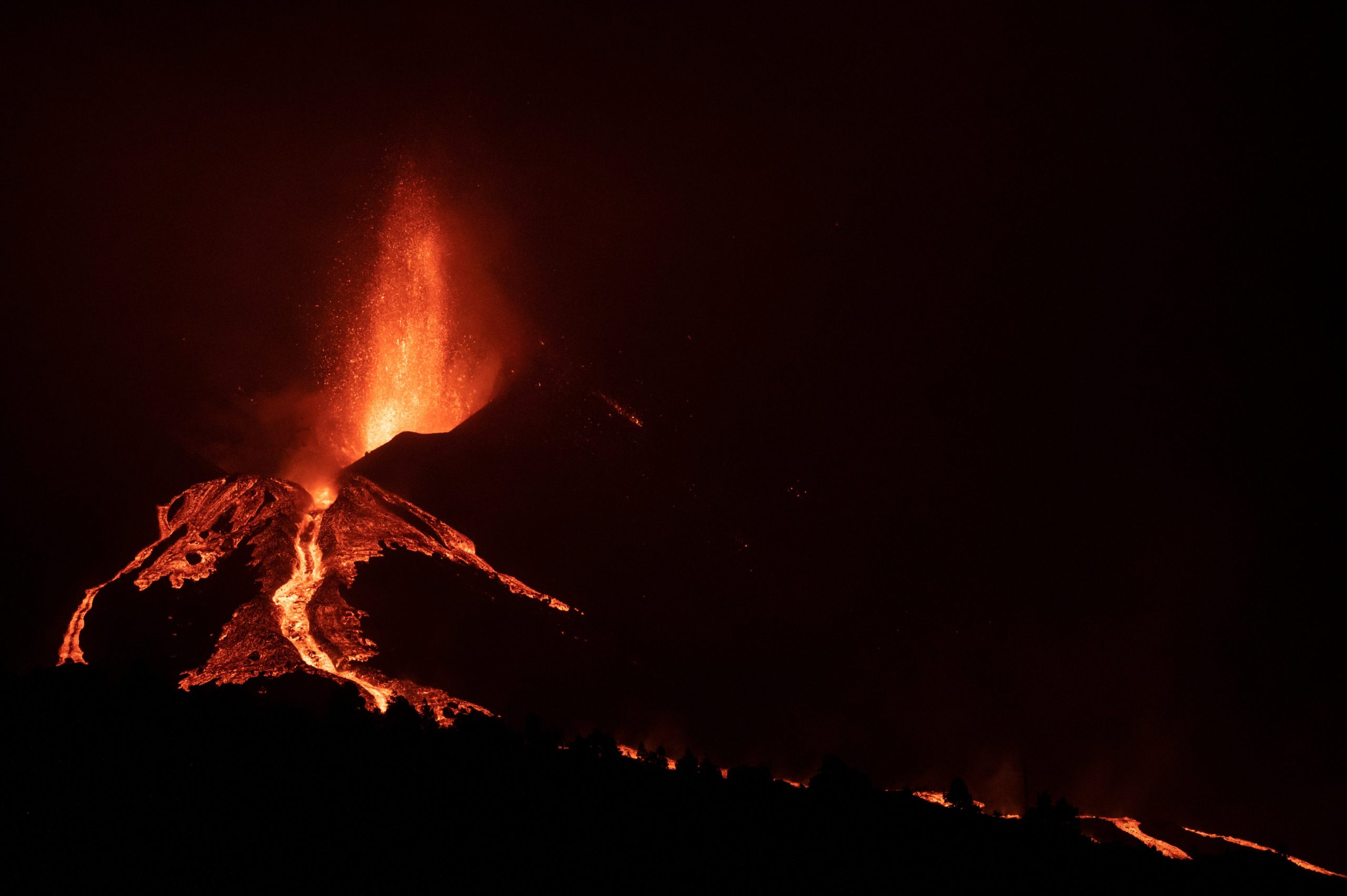 Lava flows after the collapse of a part of the cone of the Cumbre Vieja Volcano on October 10, 2021 in La Palma, Spain. (Photo: Marcos del Mazo, Getty Images)