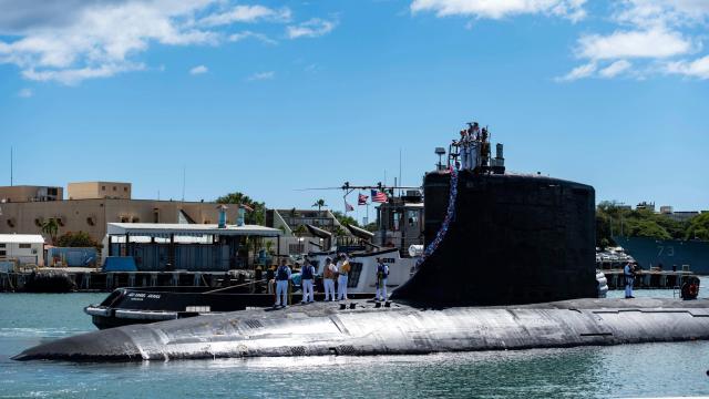 Former U.S. Navy Nuclear Engineer Allegedly Tried to Sell Submarine Secrets via Sandwich