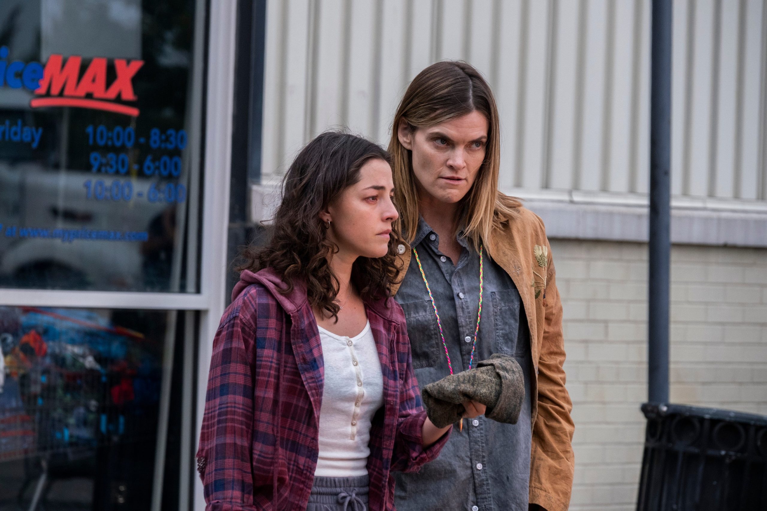 Olivia Thirlby as Hero Brown, Missi Pyle as Roxanne.  (Photo: Rafy/FX)