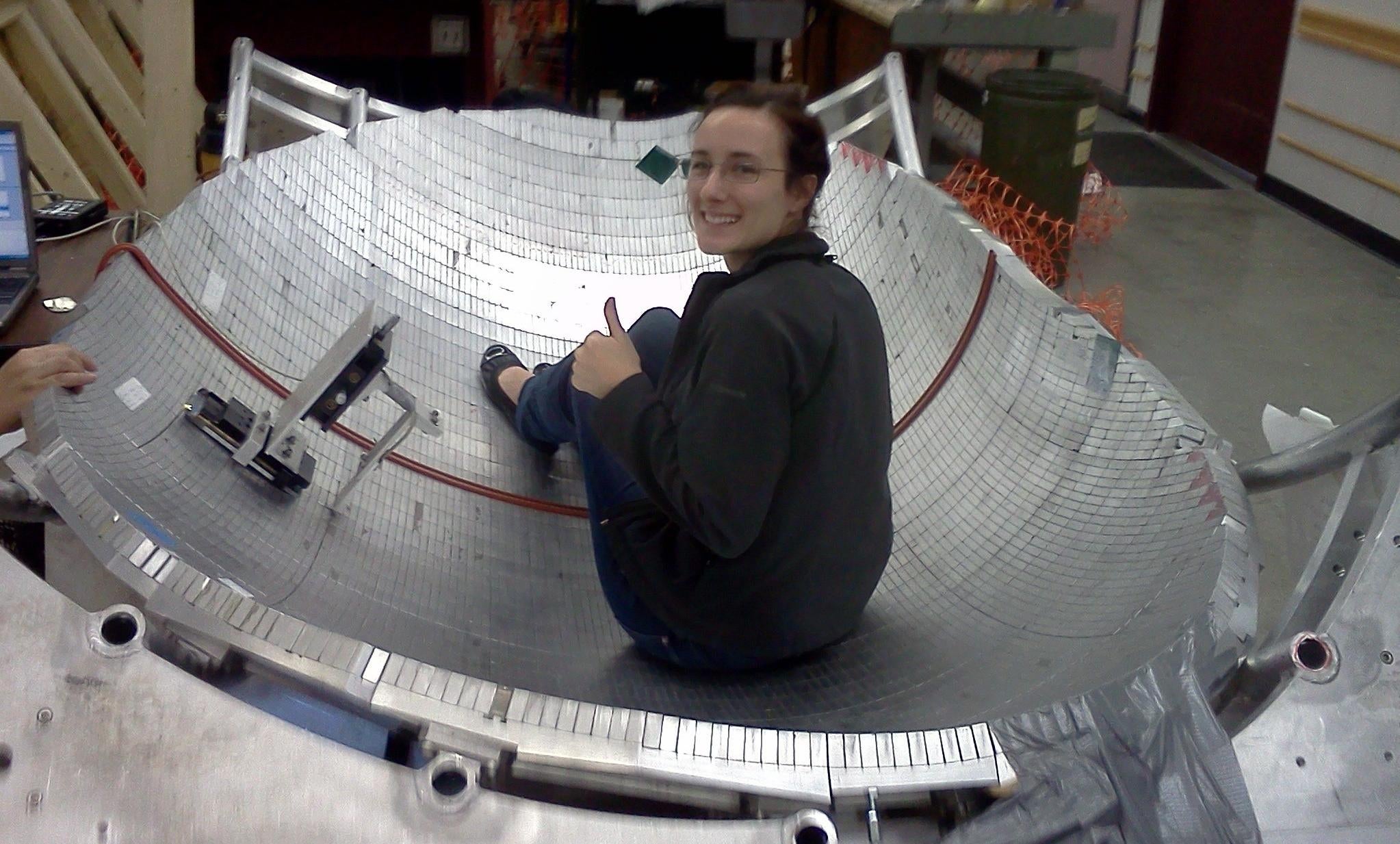 Indiana University student Bailey-Ann Slaughter in the neutron trap. (Photo: Chen-Yu Liu)