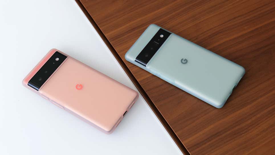Two colourful Pixel phones, both of which you may have difficulty trying to pre-order. (Photo: Sam Rutherford / Gizmodo)