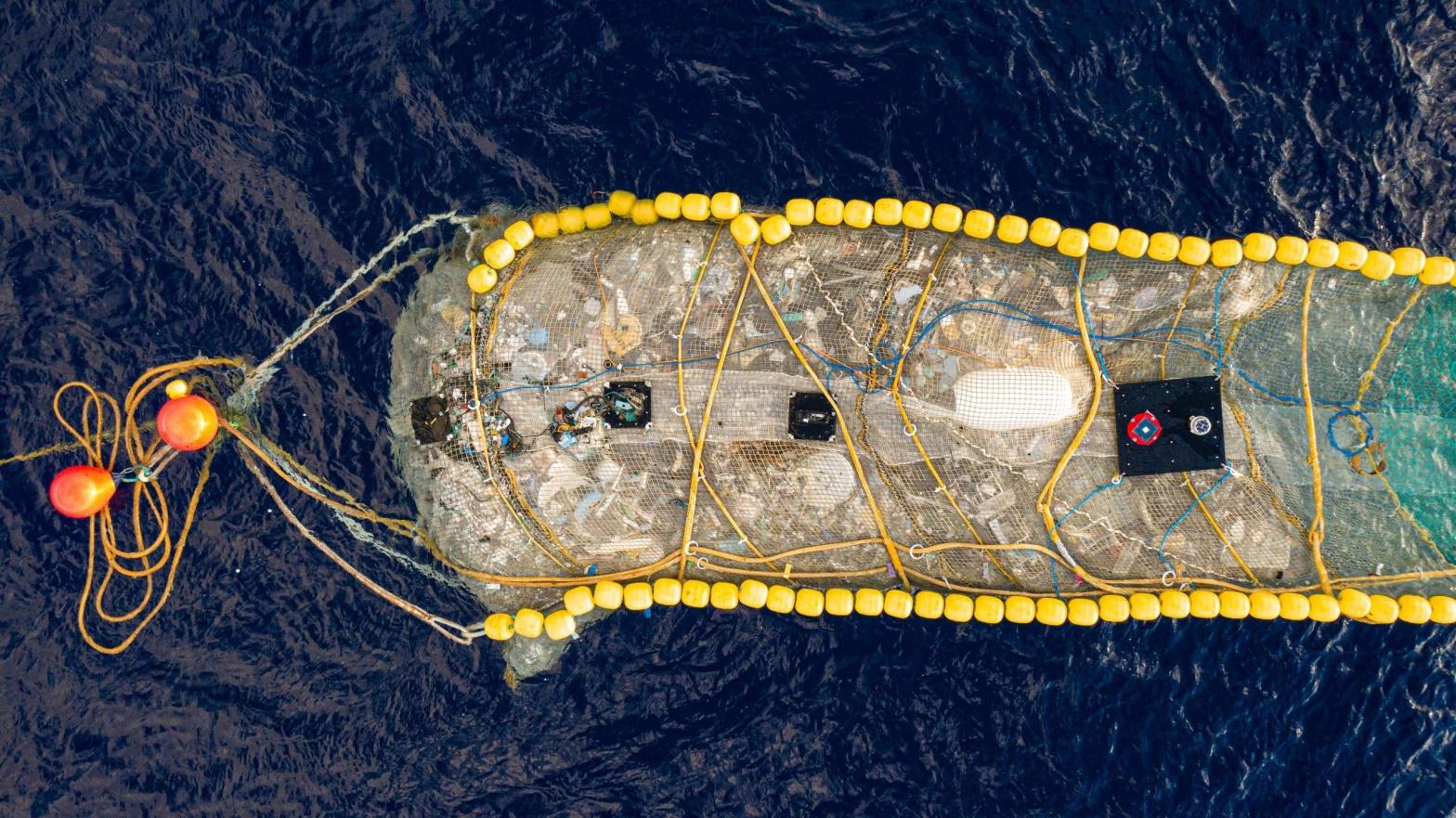 The Ocean Cleanup's System 002 in action.  (Photo: The Ocean Cleanup)