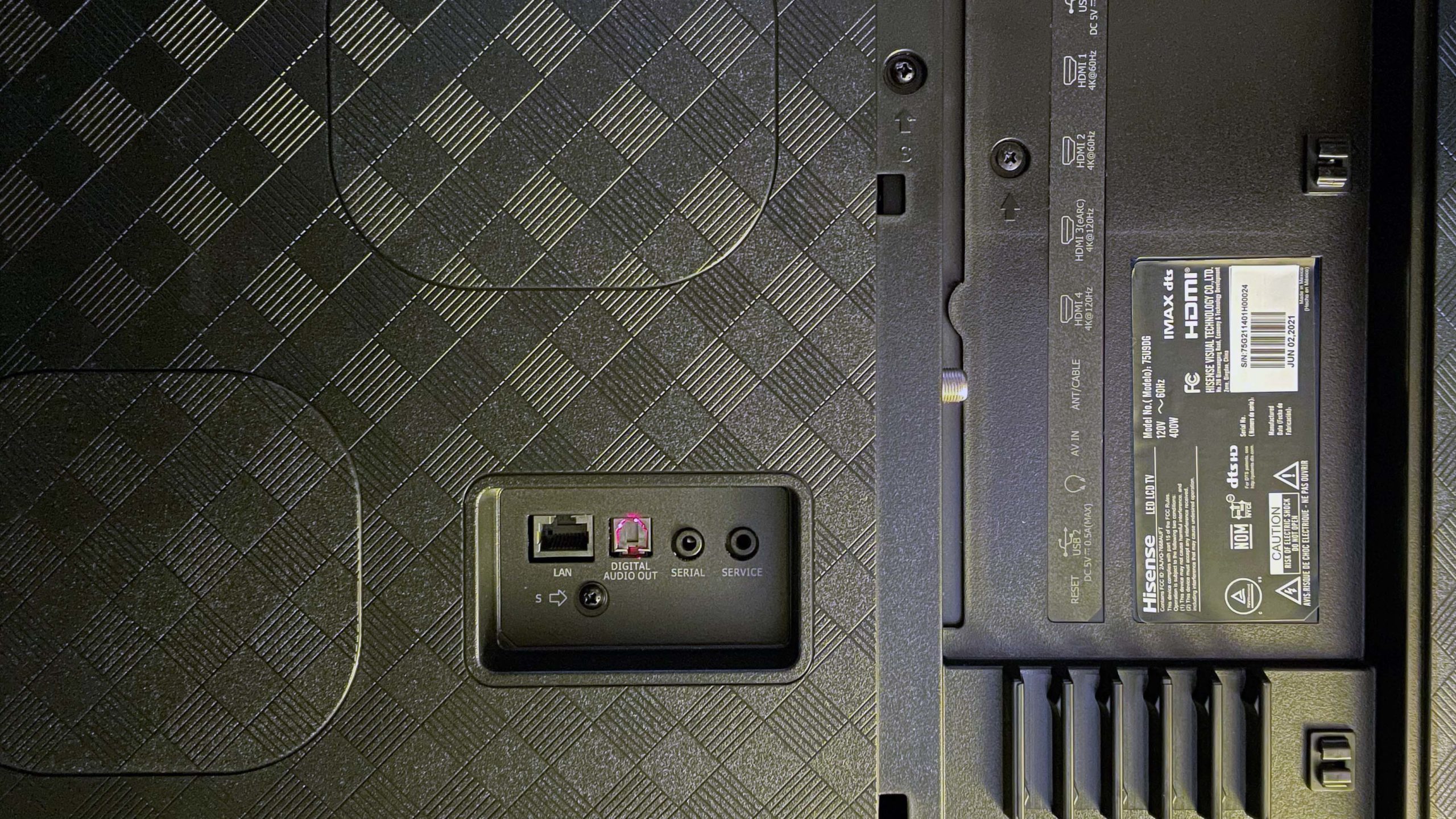 The pattern on the back of the TV, and, of course, ports. (Photo: Wes Davis/Gizmodo)