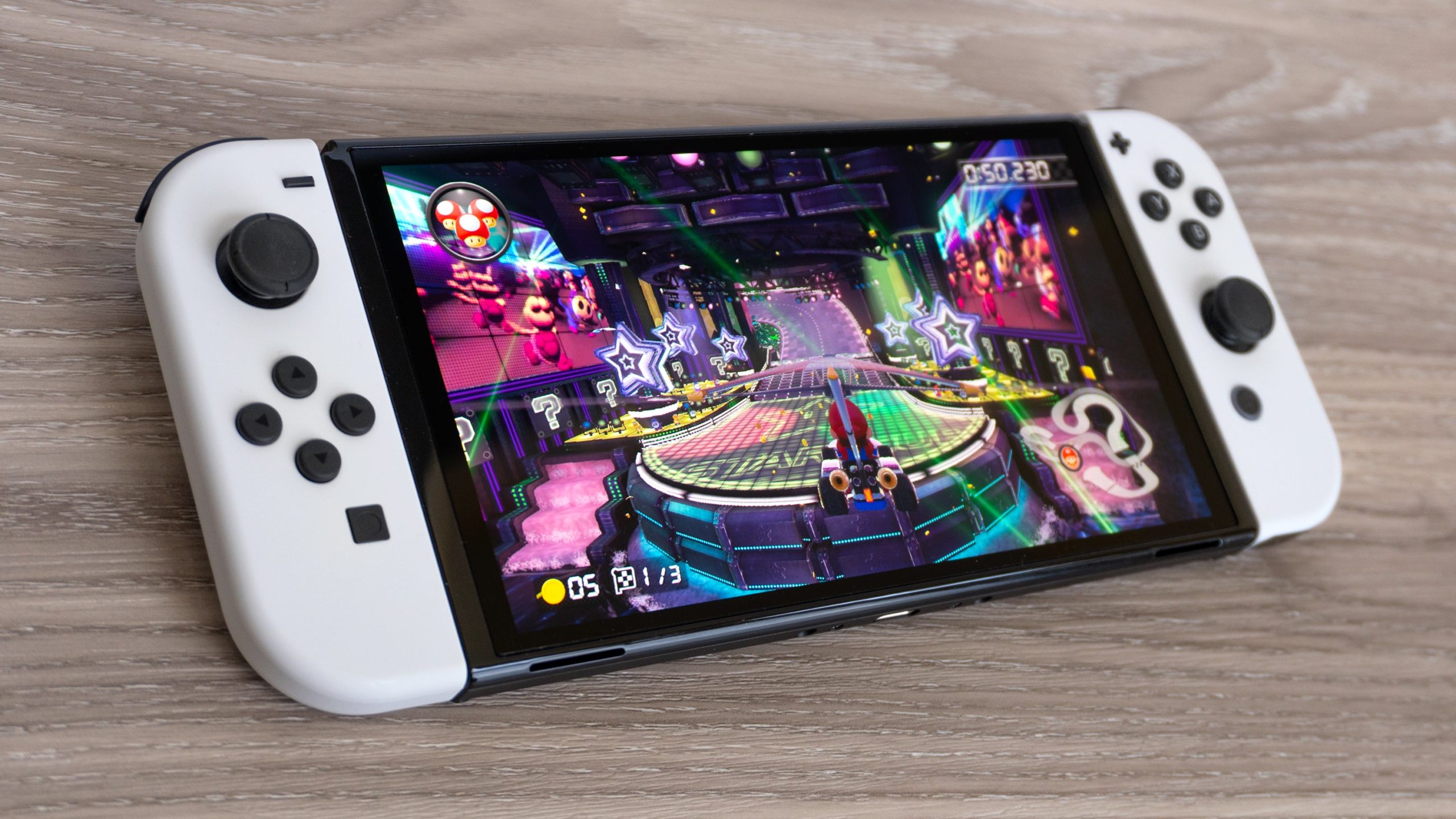 The vibrant colours and deep contrast of the Switch's OLED screen make the new console feel like a huge upgrade, even if it's not. (Photo: Andrew Liszewski - Gizmodo)