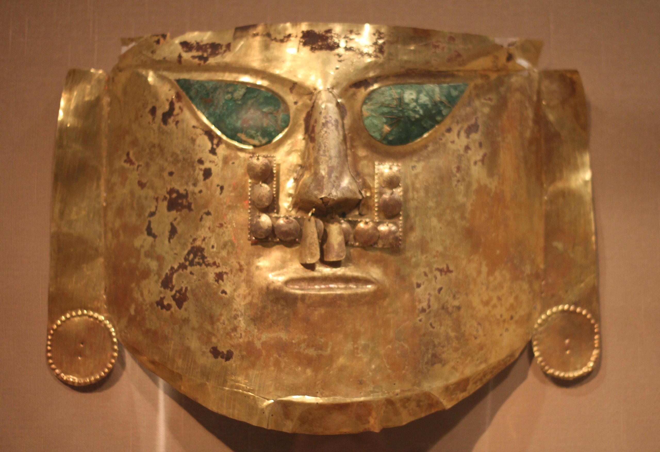 1,000-Year-Old Gold Mask Found in Tomb Was Painted With Human Blood