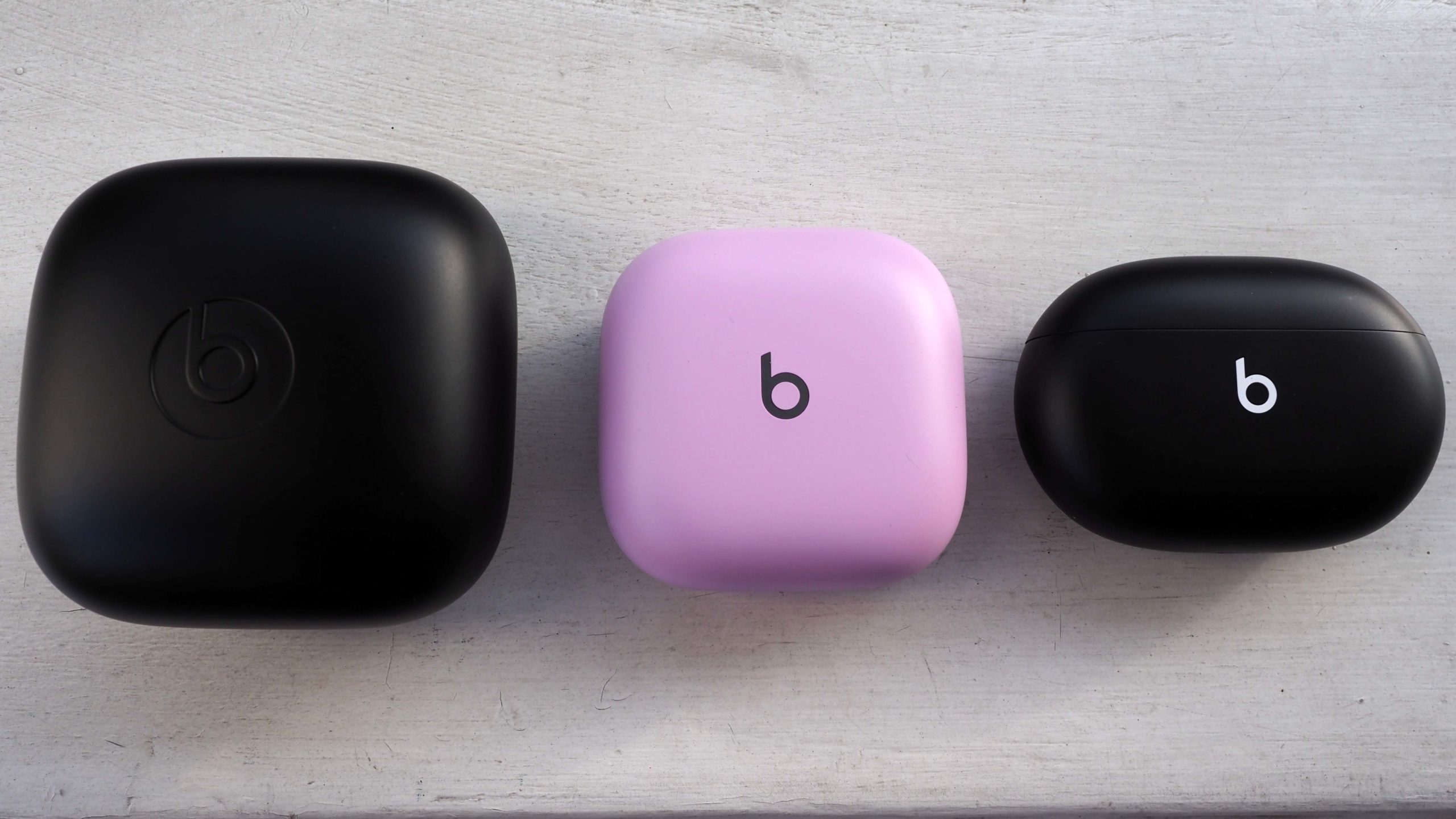 From left to right: Powerbeats Pro, Beats Fit Pro, and Beats Studio Buds.  (Photo: Caitlin McGarry/Gizmodo)