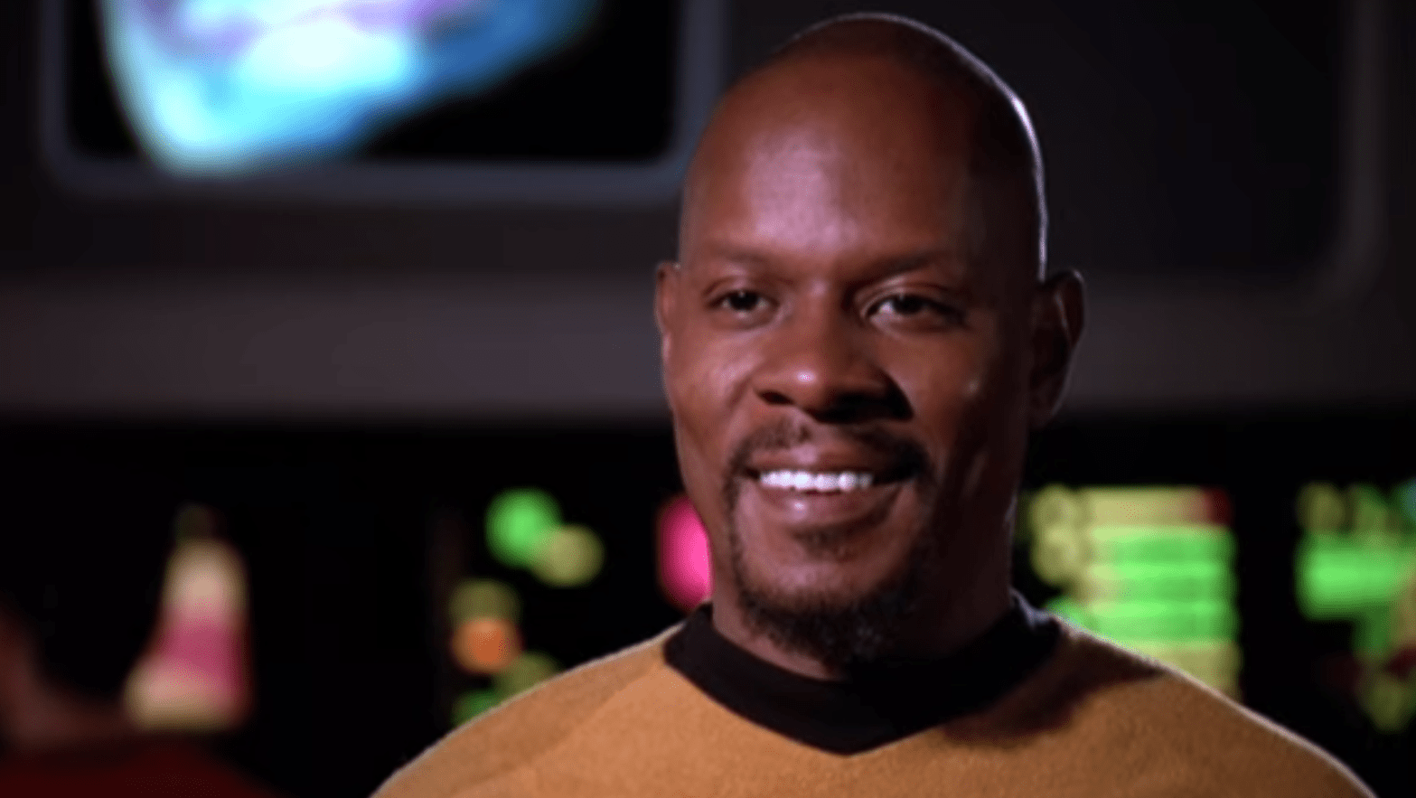 Captain Sisko affords himself an indulgence he can't bear to miss out on. (Screenshot: CBS)