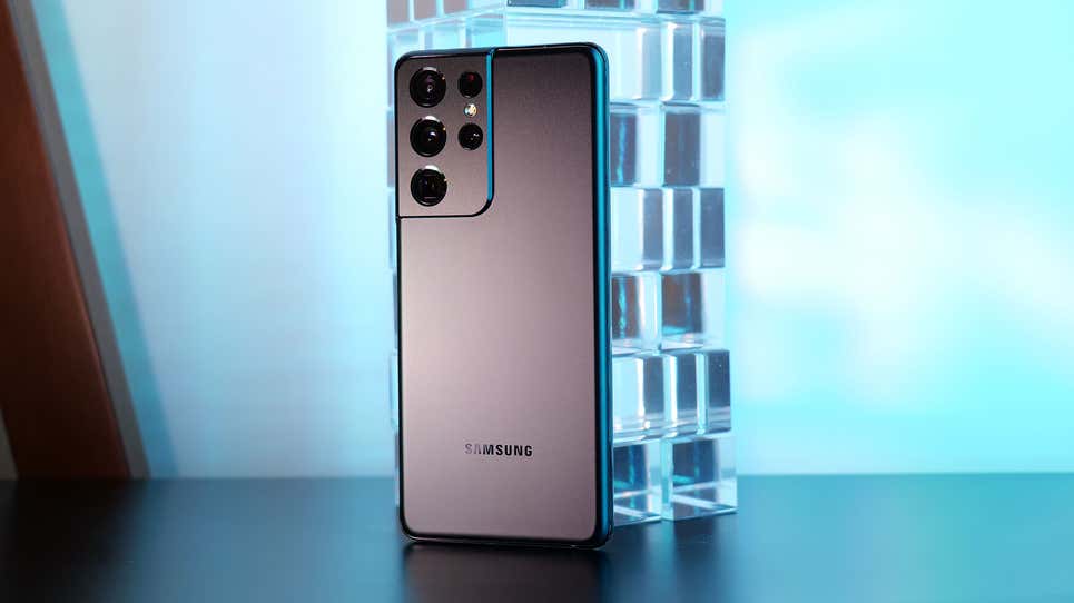 Samsung may be deviating from the flush way it set up the cameras on the Galaxy S21 Ultra.  (Photo: Sam Rutherford / Gizmodo)