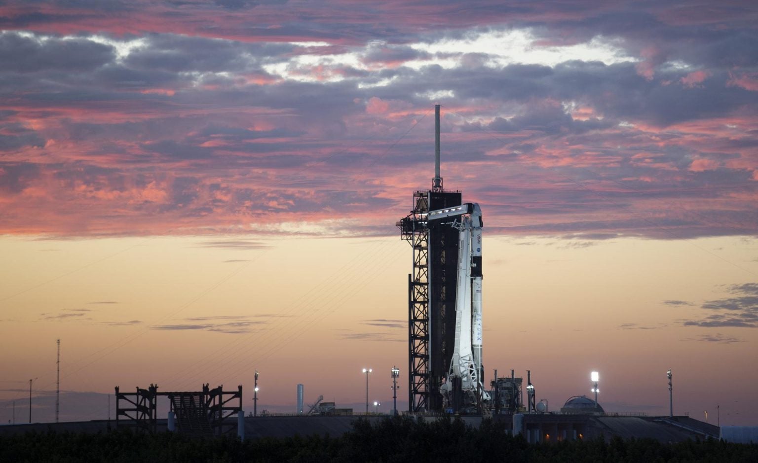 All dressed up but nowhere to go: A SpaceX Falcon 9 rocket on the launchpad, as photographed on October 27, 2021.  (Photo: NASA/Joel Kowsky)