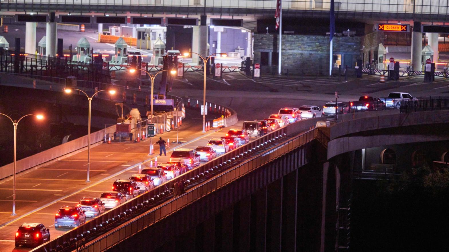 A line of Canadian passenger cars stretches across the Rainbow Bridge between Niagara Falls, Ontario and Niagara Falls, New York on November 7, 2021, just before midnight. (Photo: Geoff Robins / AFP, Getty Images)