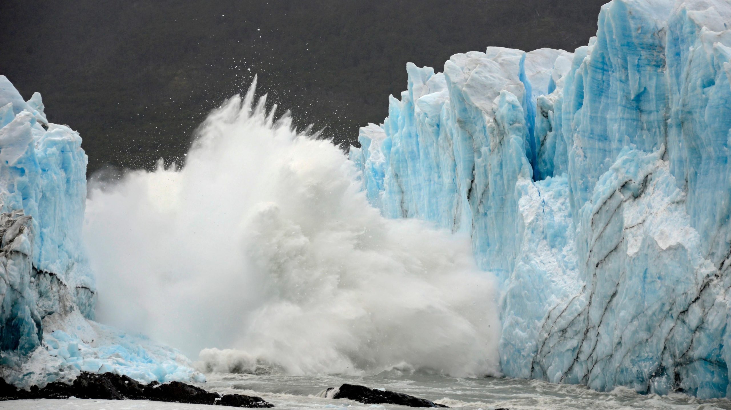 The Perito Moreno Glacier's ice bridge collapses into Lake Argentina, at Los Glaciares National Park in 2016. (Photo: Francisco Munoz, AP)